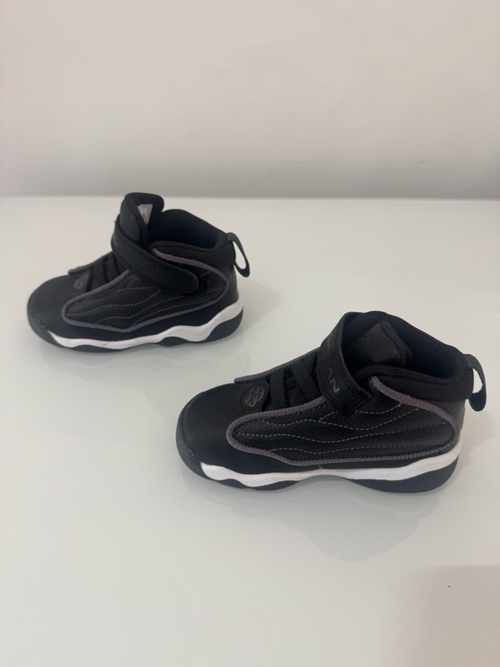 Air Jordan Black Nike Velcro Athletic Sneakers for Toddlers, Size 8 - Picture 2 of 8